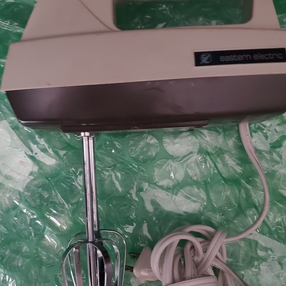 VINTAGE Eastern portable handheld Mixer - Picture 5 of 5